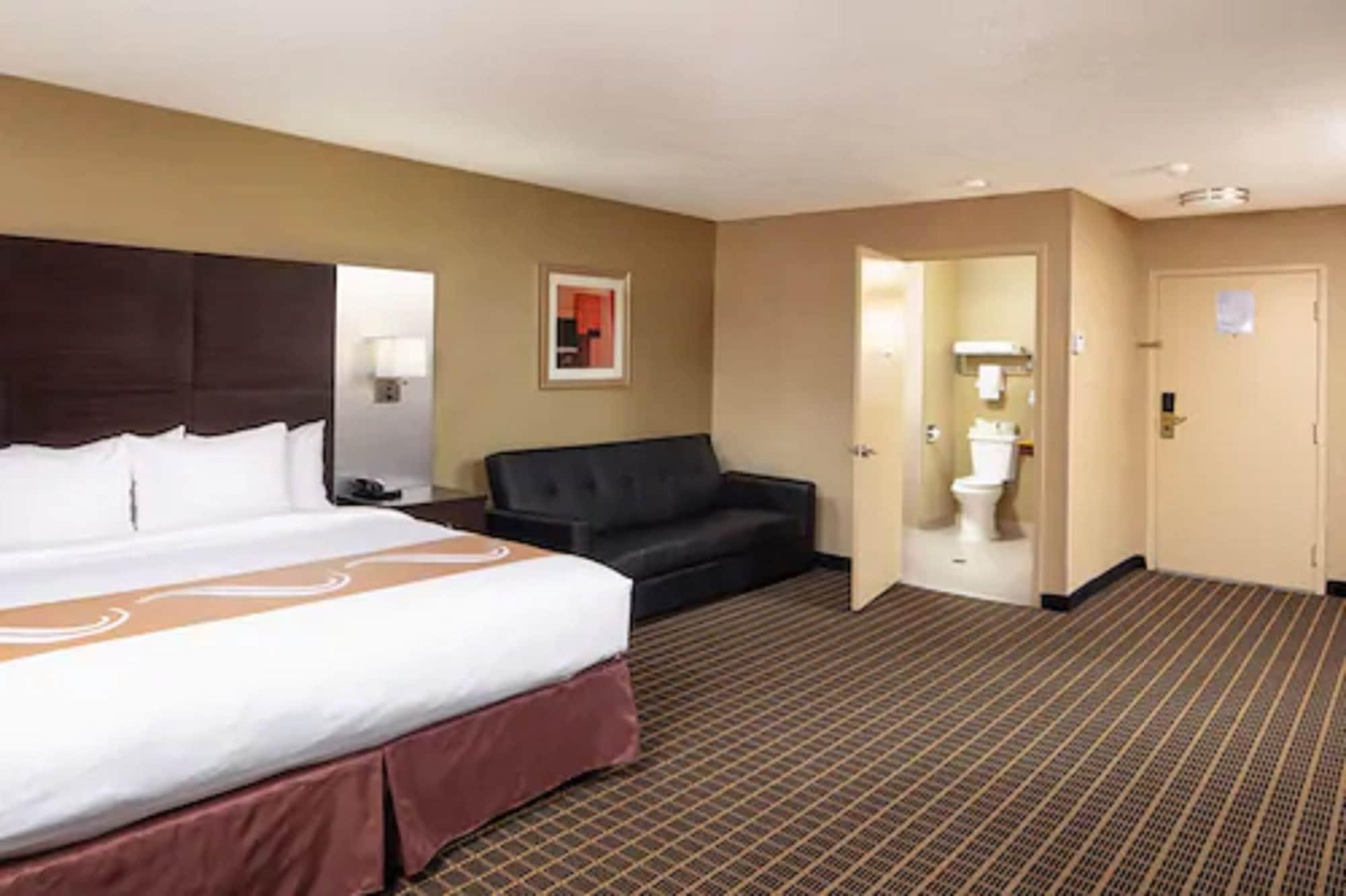 Quality Inn & Suites Downtown Windsor Ngoại thất bức ảnh