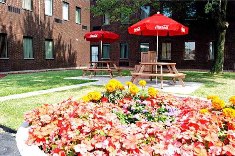 Quality Inn & Suites Downtown Windsor Ngoại thất bức ảnh