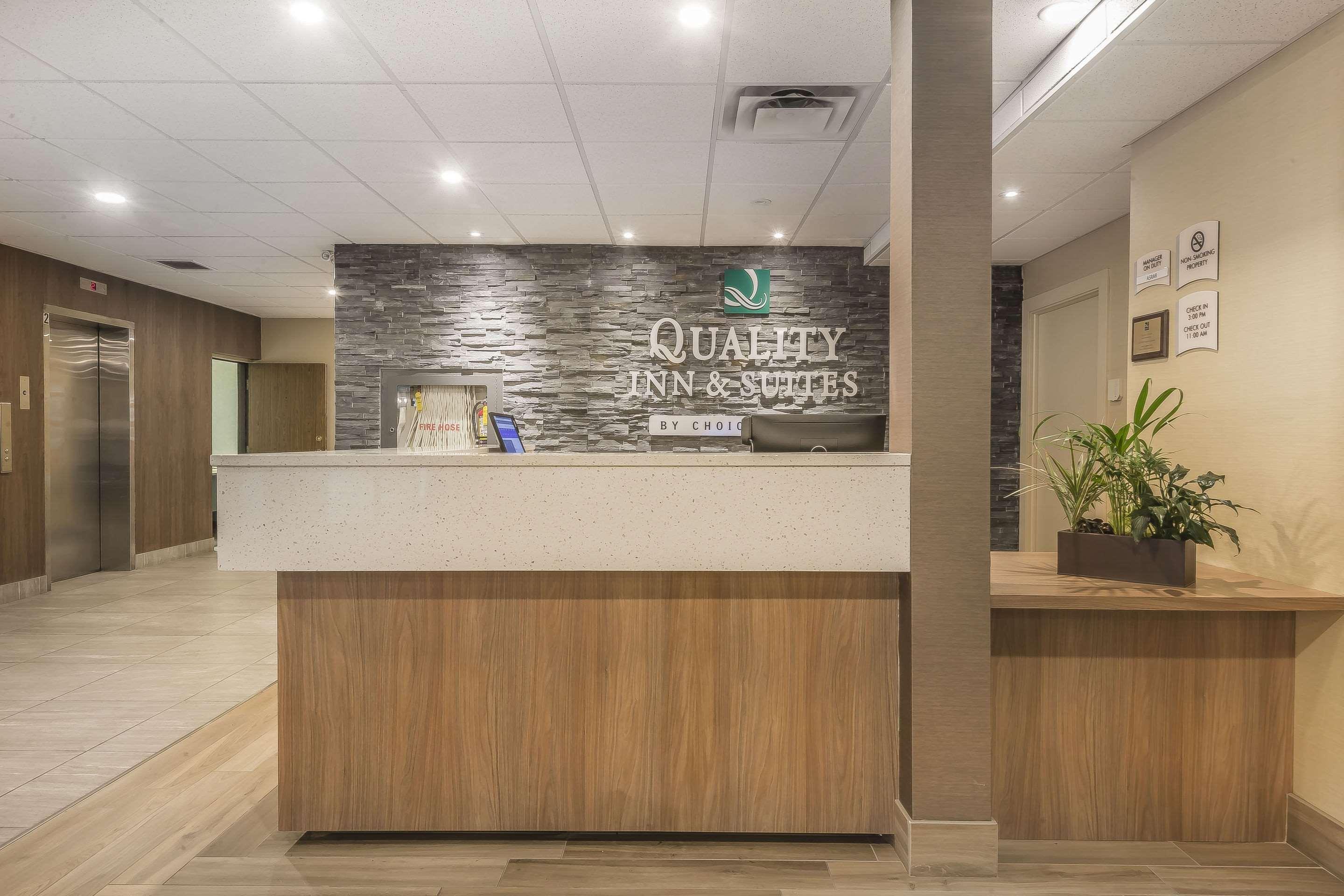 Quality Inn & Suites Downtown Windsor Ngoại thất bức ảnh
