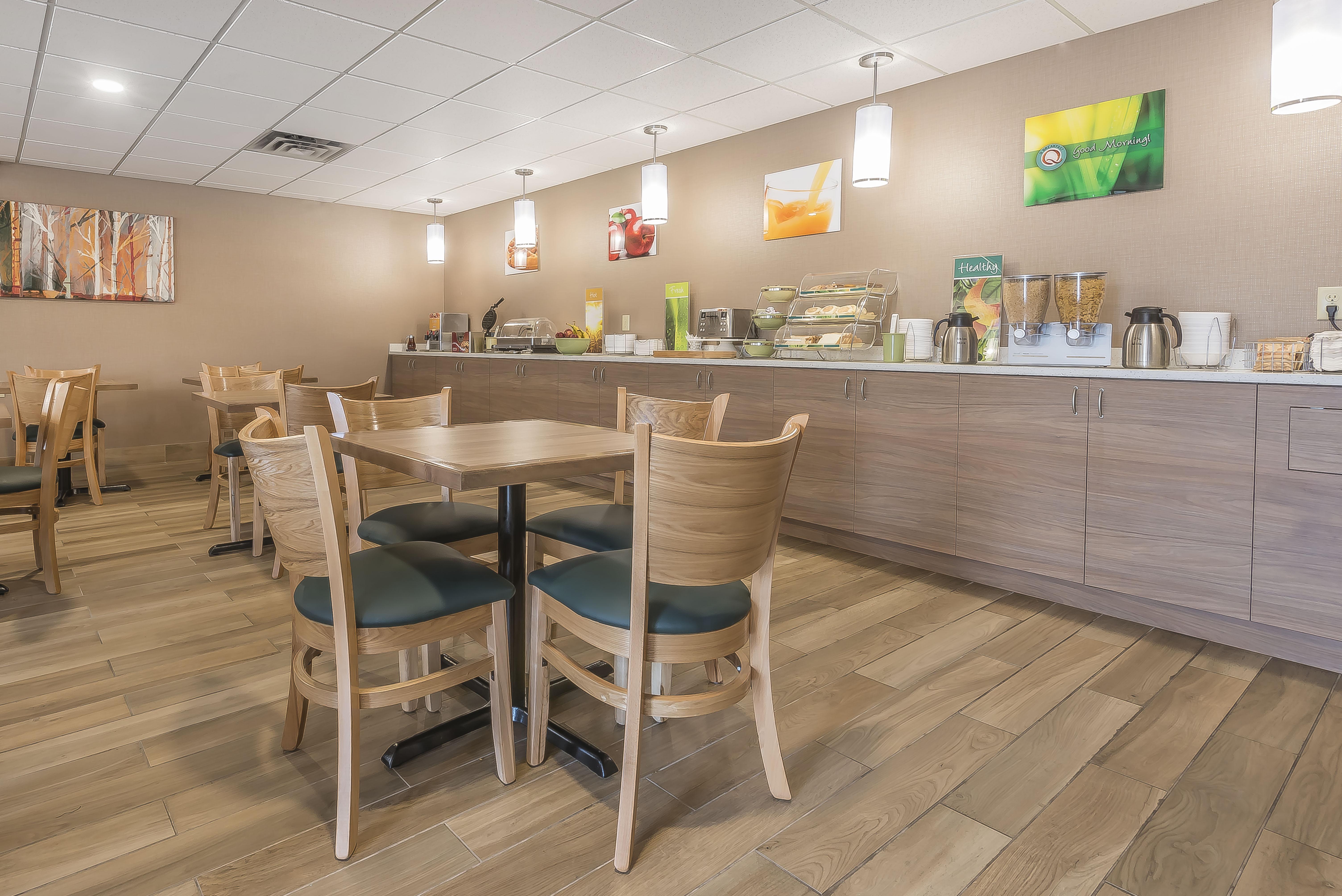 Quality Inn & Suites Downtown Windsor Ngoại thất bức ảnh