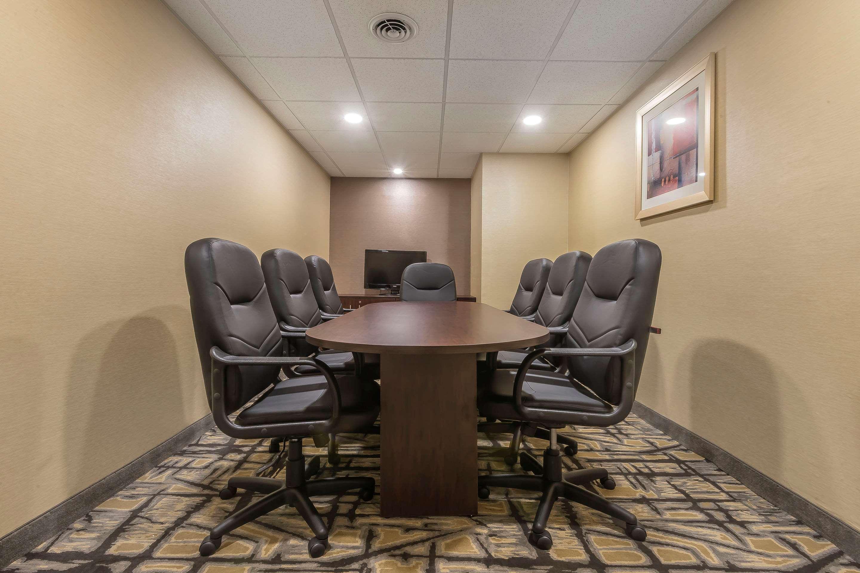 Quality Inn & Suites Downtown Windsor Ngoại thất bức ảnh